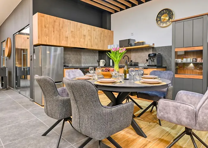 Orlik 8 Z Prywatna Sauna, Pilkarzykami, 80 Metrow - 5d *